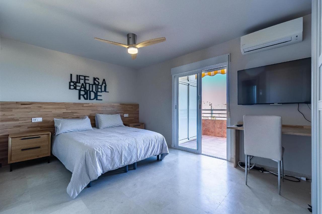 Vistas Azules -- Remodeled, Large Terrace, Spectacular Ocean Views And Beach Level Access Torremolinos Zewnętrze zdjęcie